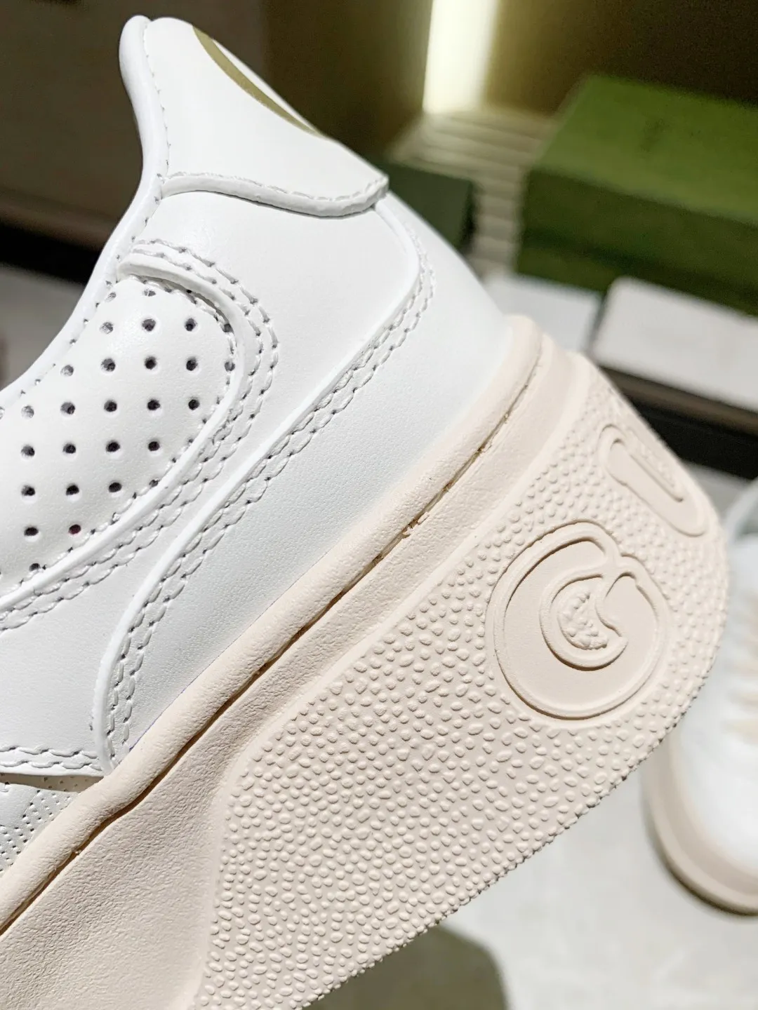 👟👟Ex-factory price 560👟👟 Men's size +10 Gucci2022 spring and summer new casual sports white shoes, purchasing version of the original version with a one-to-one molded IP light material sole! Upper calfskin, lining calfskin, foot pads calfskin. Complete purchasing version. Code number: female 35-40#, male 39-44# (45 customized)